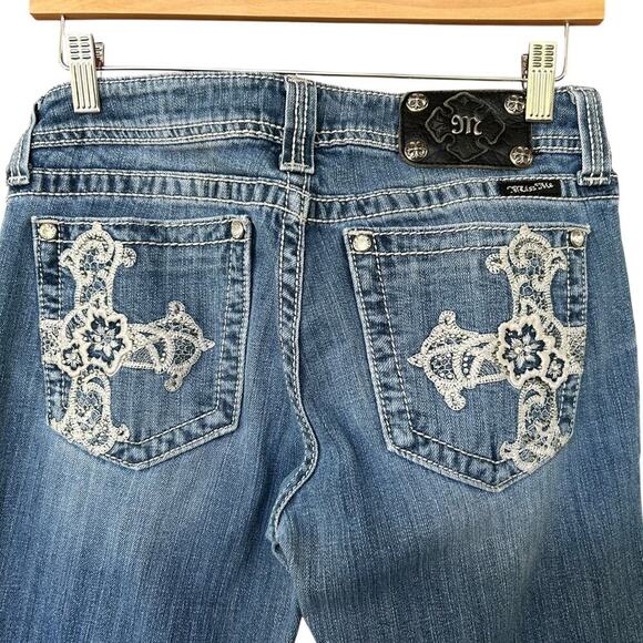 Miss Me Jeans Women's Capri Cross Lace Embroidered Medium Wash Size 29" - Picture 6 of 6